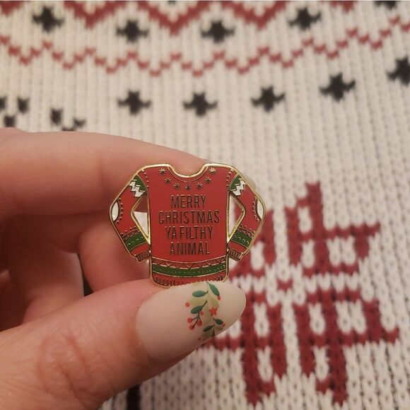 🎄Merry Christmas you filthy animal enamel pin - Picture 12 of 12